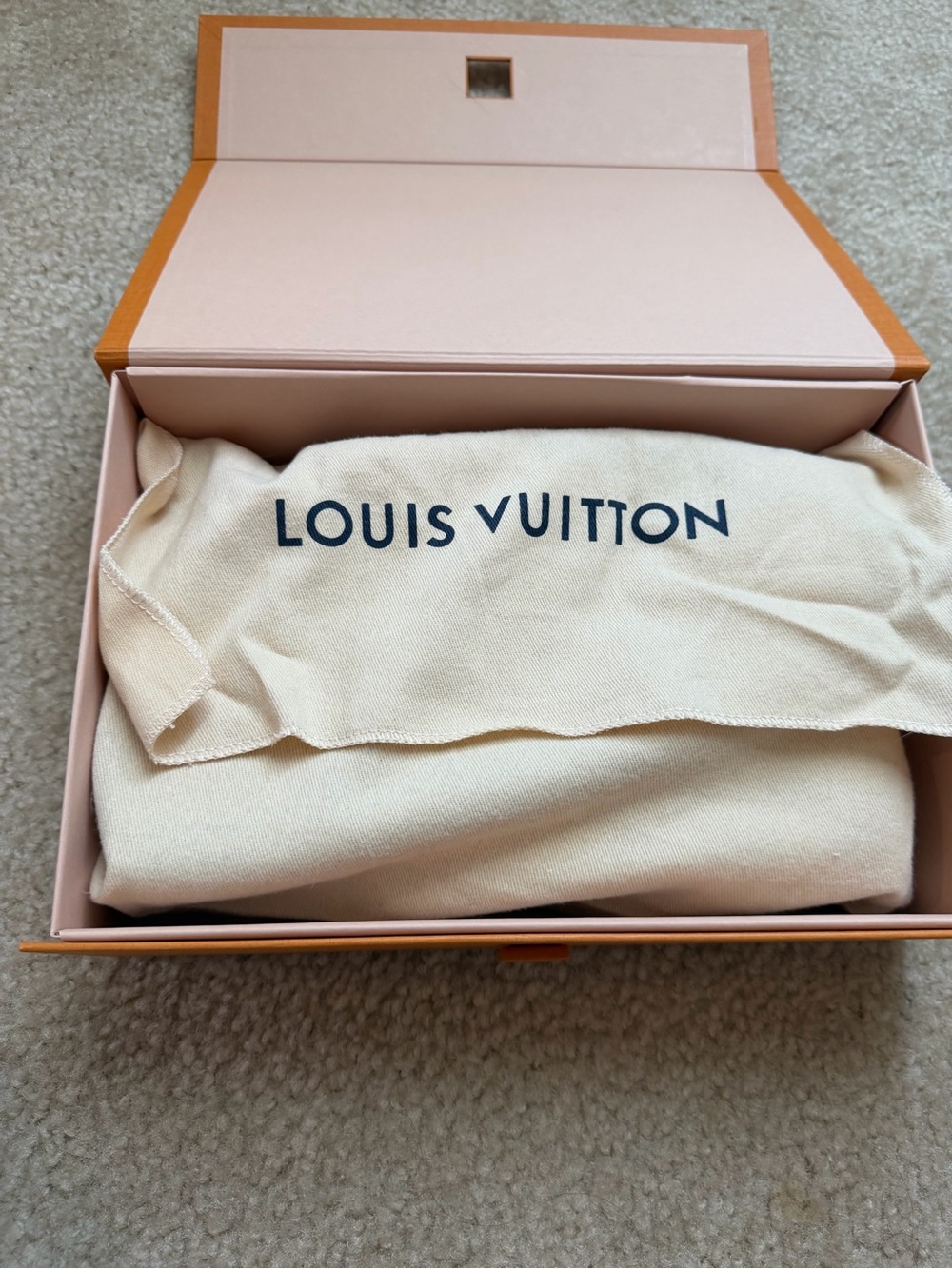 Louis Vuitton Pochette Liv in Damier Azur (Cream/White) Full Set - Picture 11 of 12